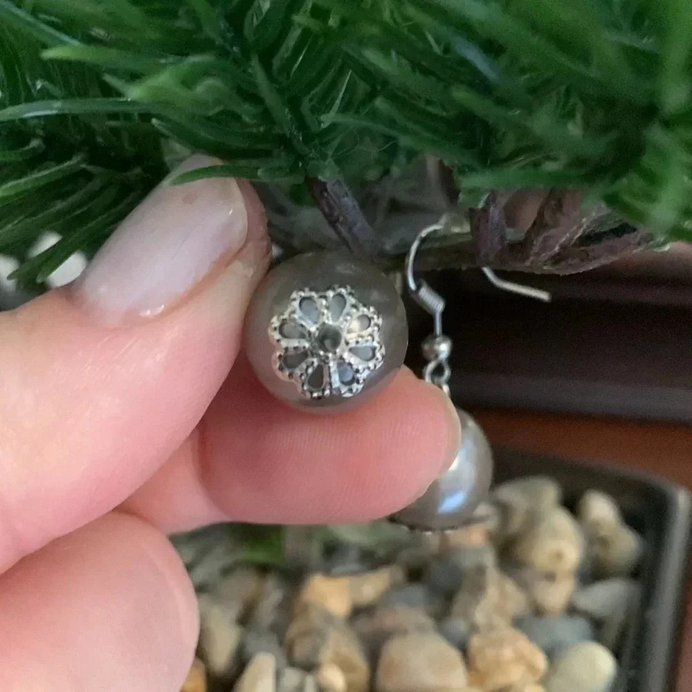 Grey Taupe faux pearl drops - Picture 3 of 4